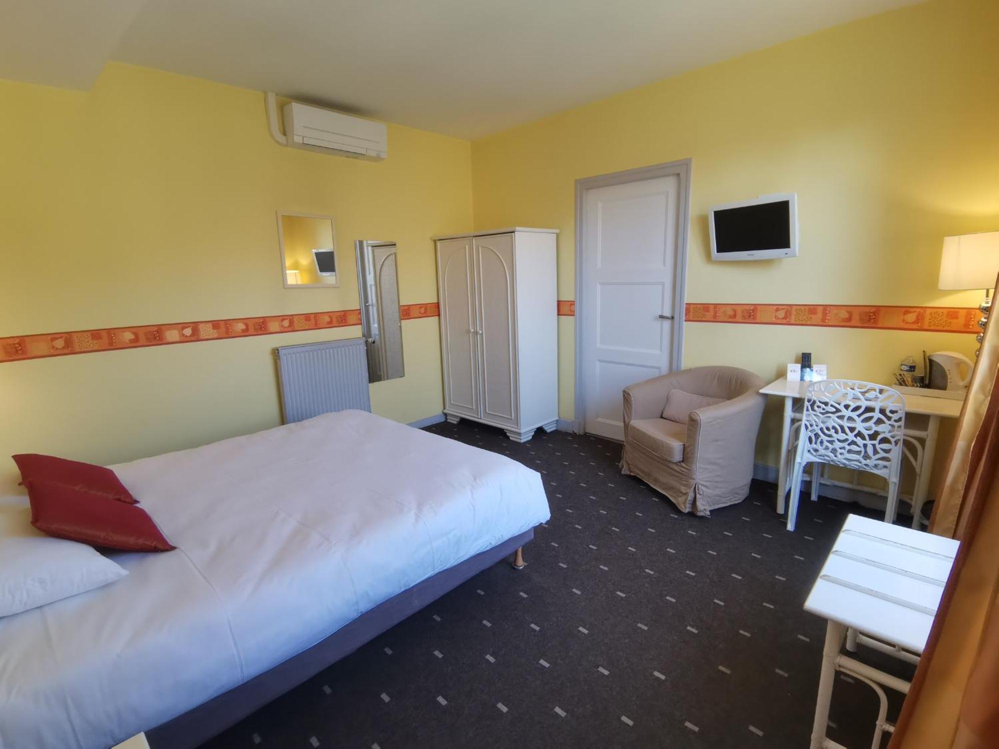 Logis Hotel Le Cerf Briare Exterior foto