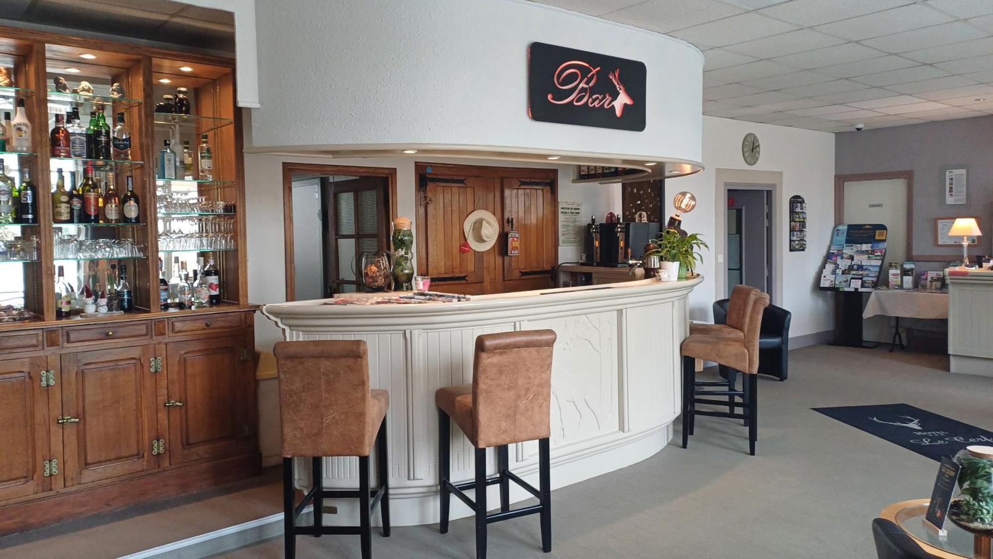 Logis Hotel Le Cerf Briare Exterior foto